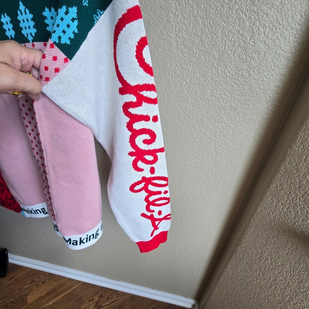 Chick-fil-A Holiday Ugly Christmas Sweater Mens M Making A List And Chicken - Picture 6 of 13